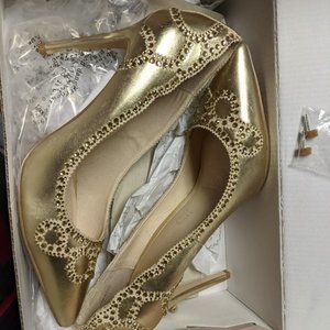 Le Chateau 9 made lux BNWT Real Leather Stiletto Heels Sandal